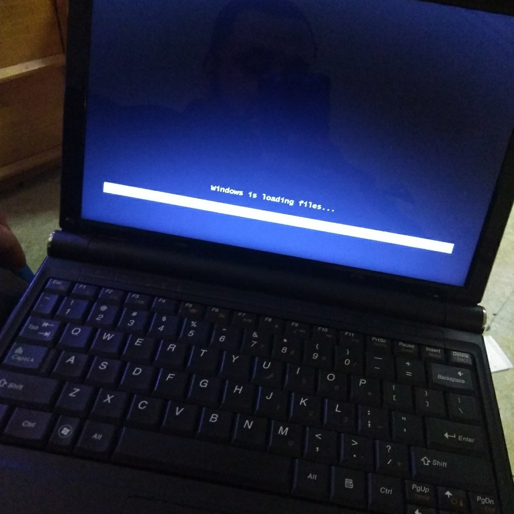 Laptop - Picture 2 of 4